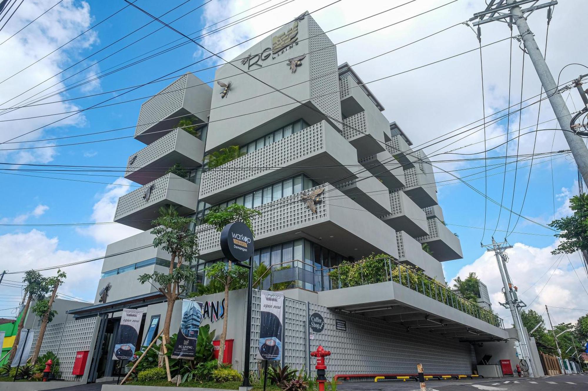 Sans Hotel Rg Living Jogja By Reddoorz Pakualaman Exterior foto