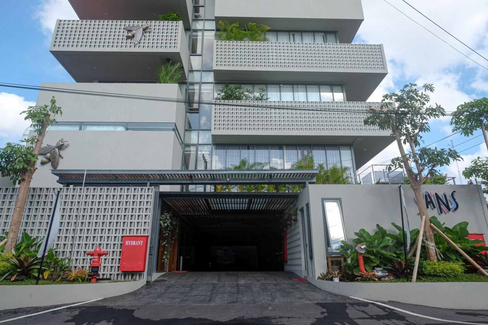 Sans Hotel Rg Living Jogja By Reddoorz Pakualaman Exterior foto