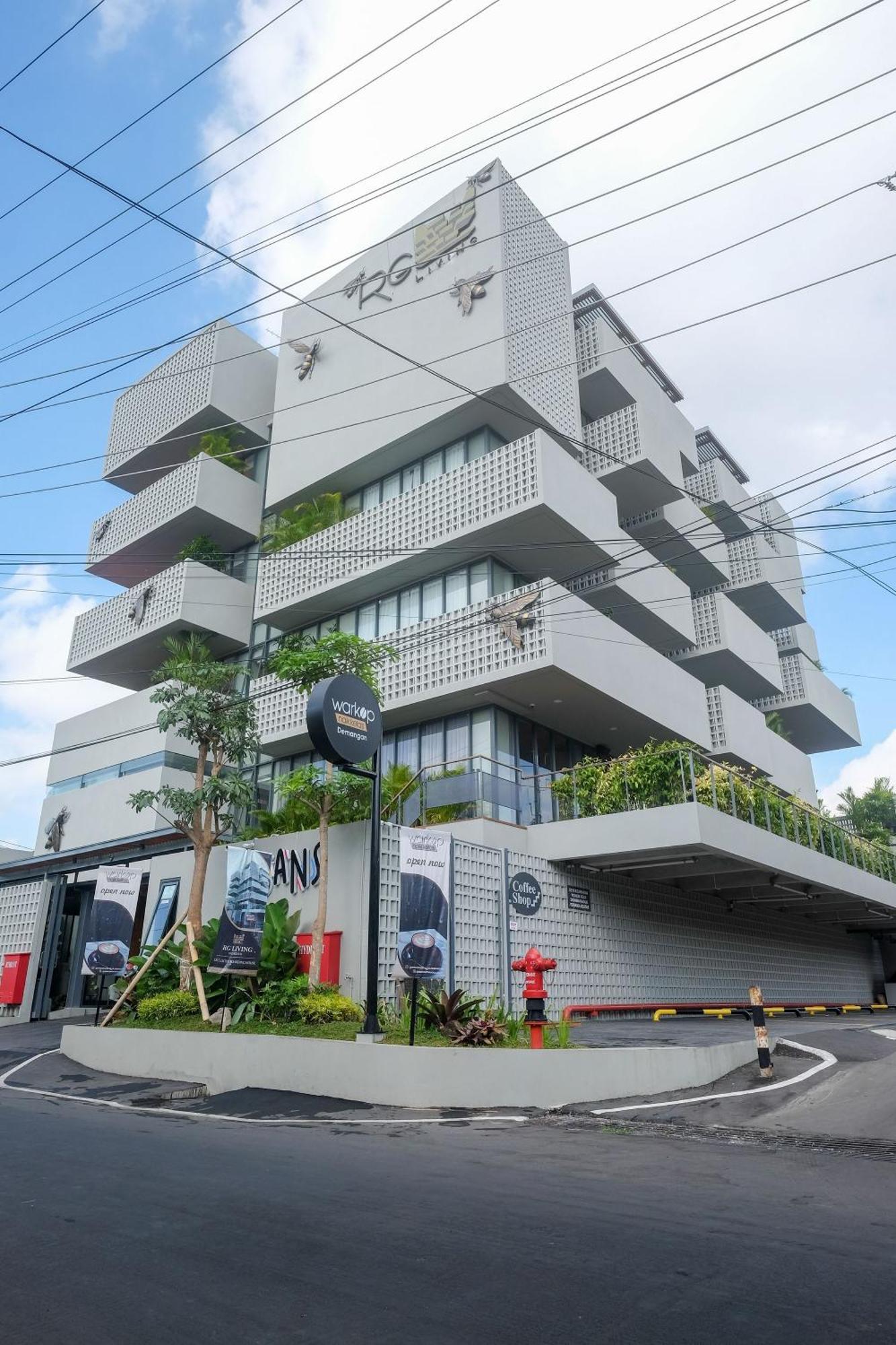 Sans Hotel Rg Living Jogja By Reddoorz Pakualaman Exterior foto