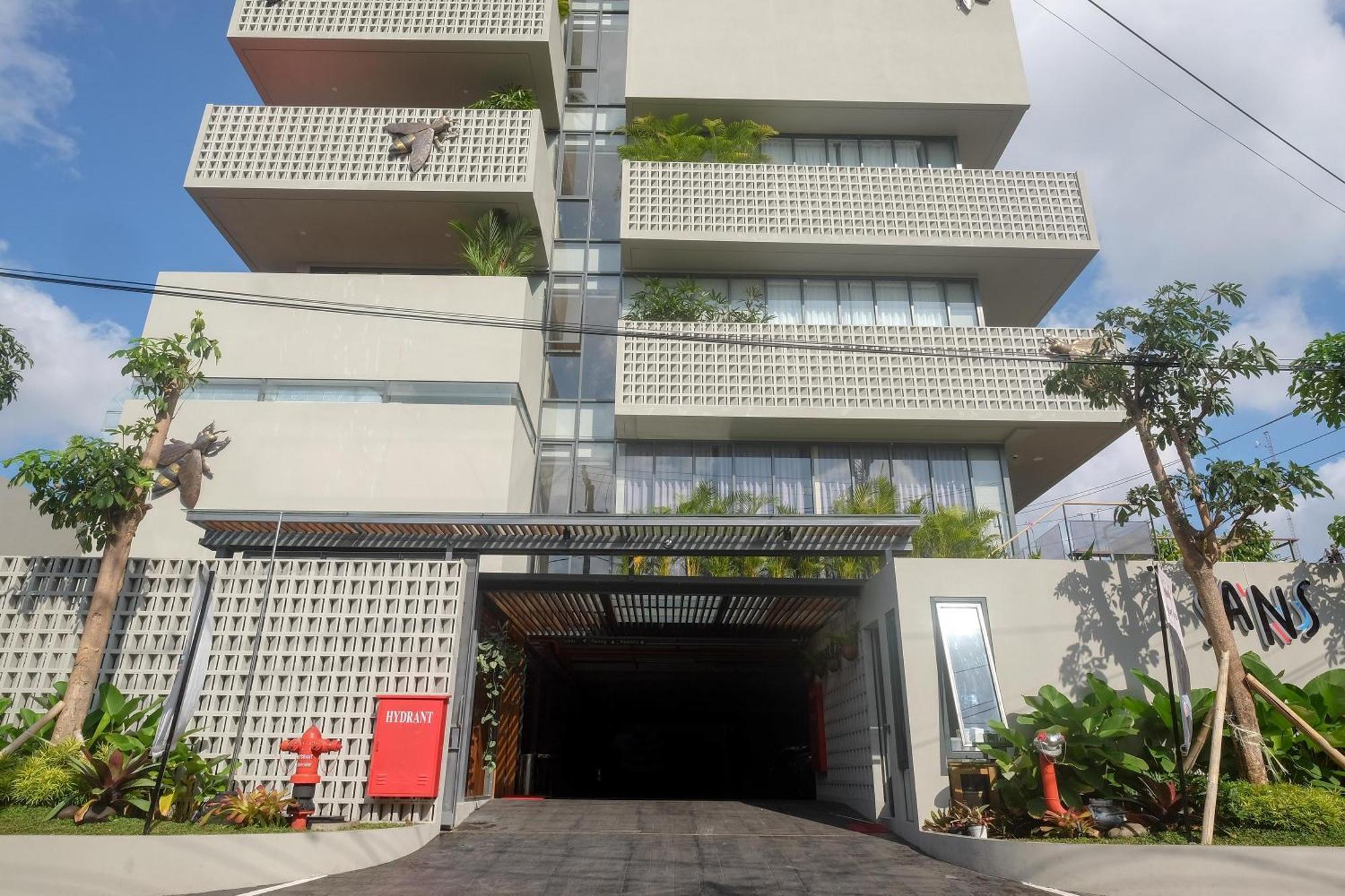 Sans Hotel Rg Living Jogja By Reddoorz Pakualaman Exterior foto