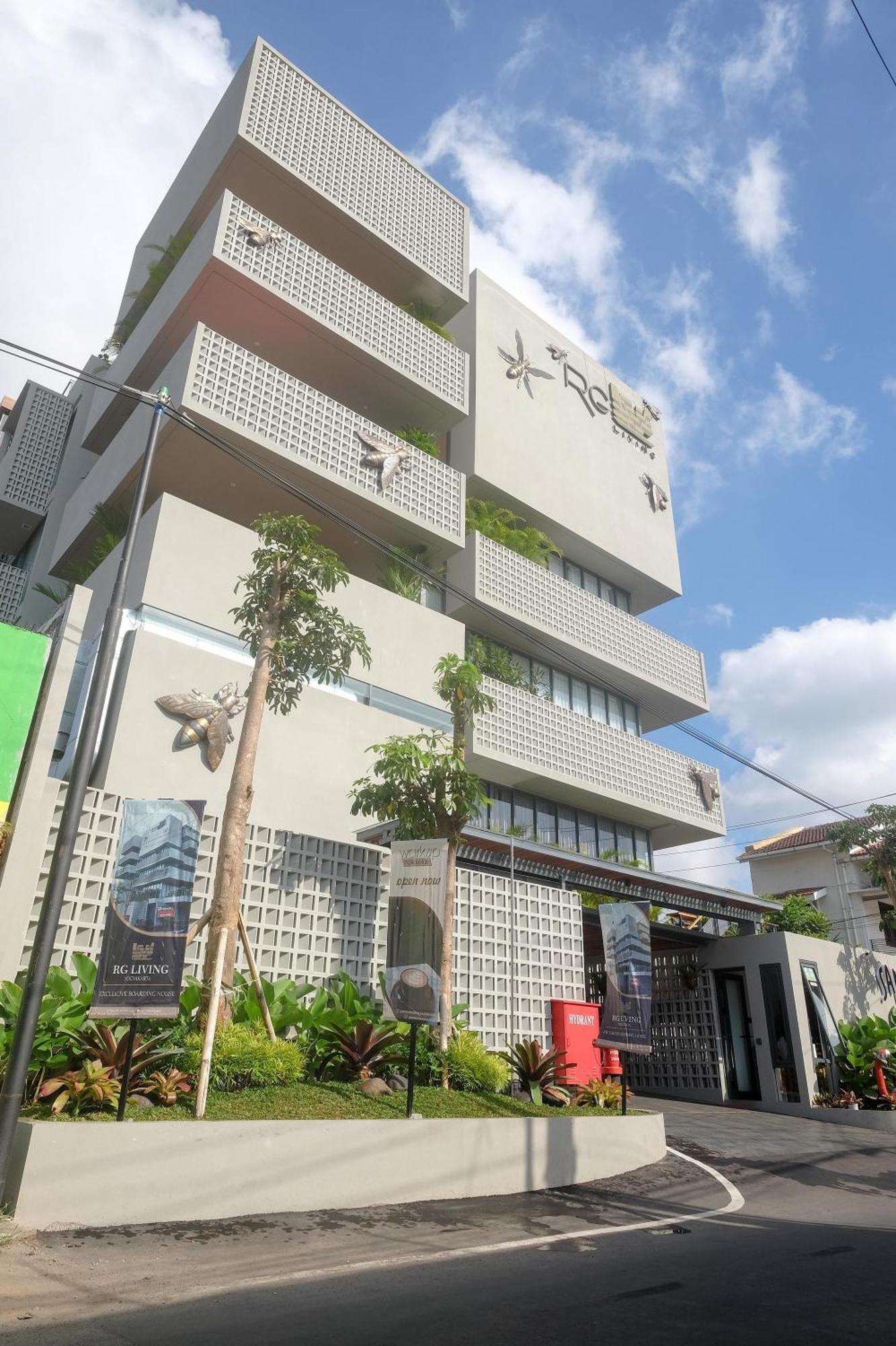 Sans Hotel Rg Living Jogja By Reddoorz Pakualaman Exterior foto