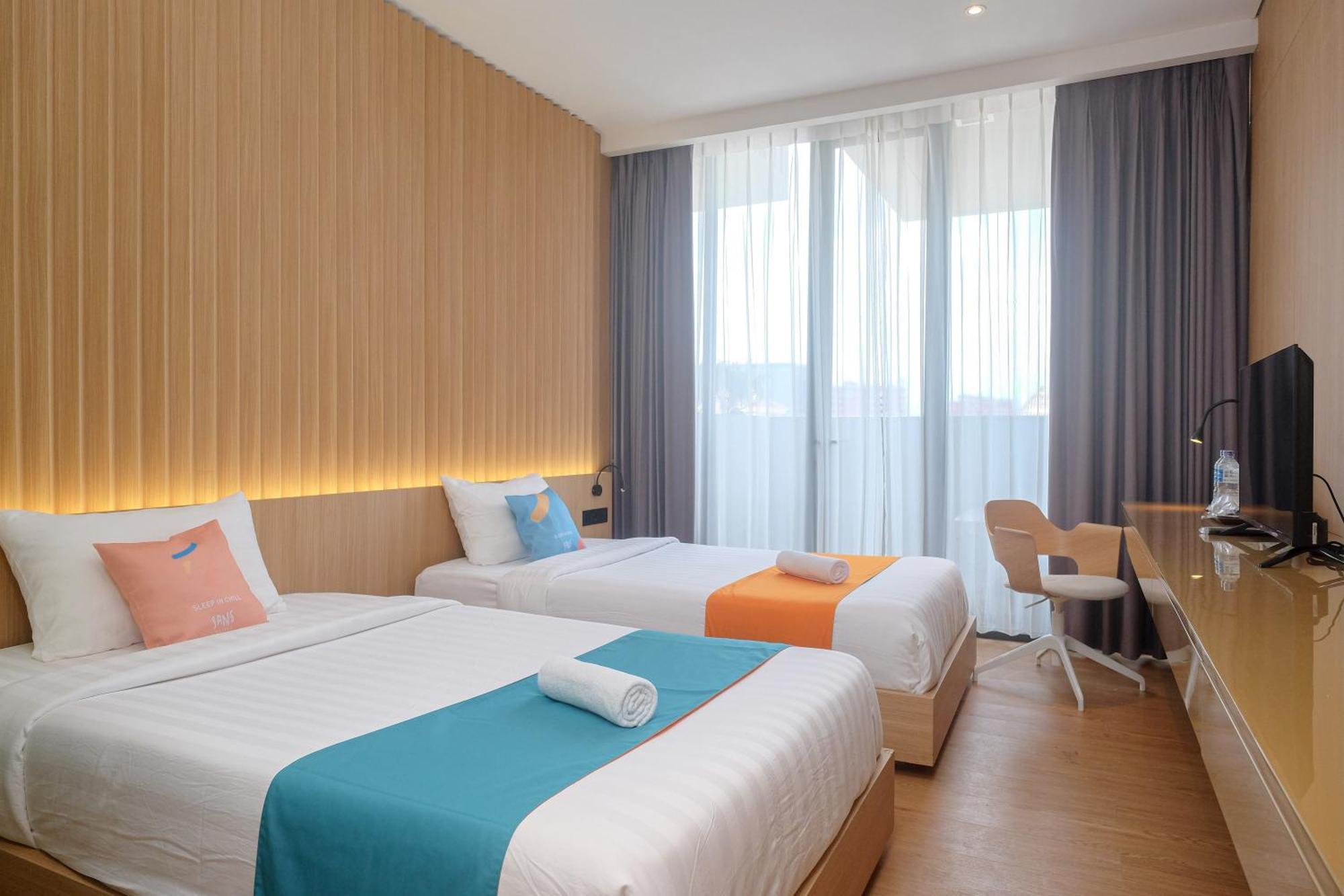 Sans Hotel Rg Living Jogja By Reddoorz Pakualaman Exterior foto